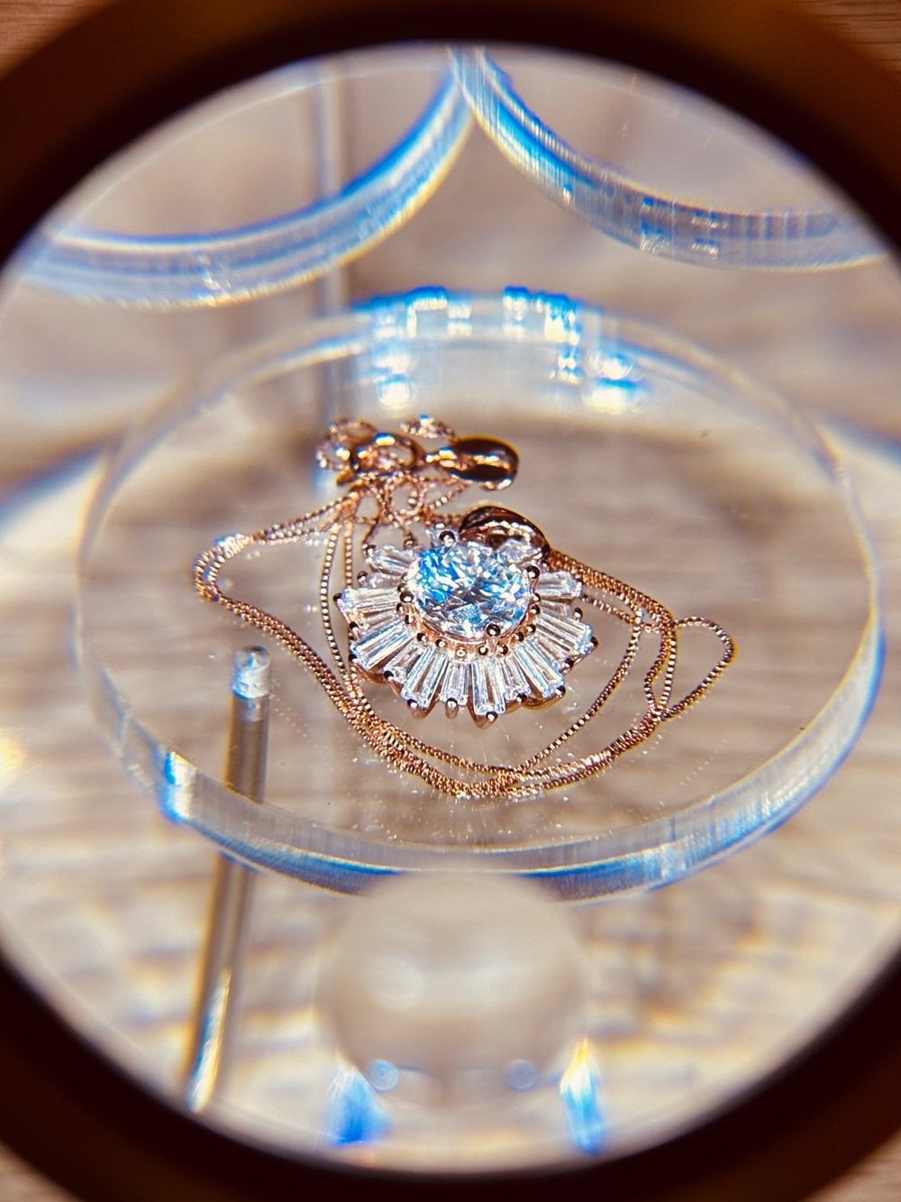 ✨𝐑𝐨𝐬𝐞 𝐆𝐨𝐥𝐝 𝐕𝐕𝐒 𝐌𝐨𝐢𝐬𝐬𝐚𝐧𝐢𝐭𝐞 𝐒𝐮𝐧𝐛𝐮𝐫𝐬𝐭 𝐁𝐚𝐠𝐮𝐞𝐭𝐭𝐞-𝐂𝐮𝐭 𝐇𝐚𝐥𝐨 𝐍𝐞𝐜𝐤𝐥𝐚𝐜𝐞✨ - Picture 9 of 10
